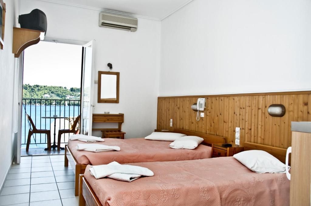 Hotel Christina Скиатос Номер фото